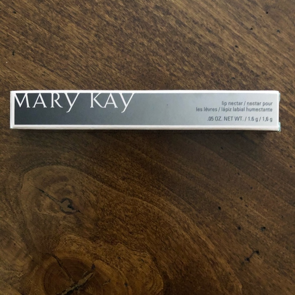 MaryKay new in box lip nectar in color mango.🥭
